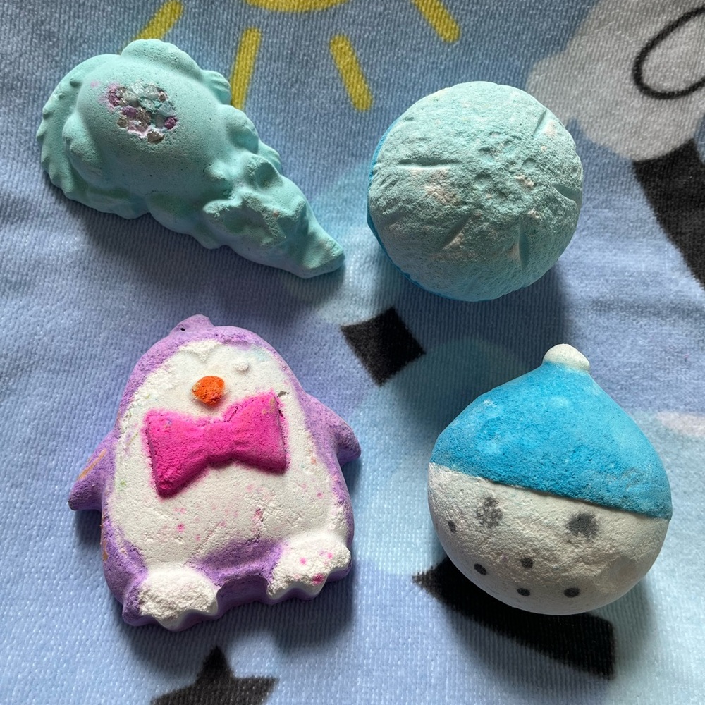Lush Holiday Bath Bombs - Bundle of 4!